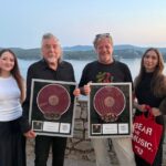 Robertu Plantu u Šibeniku uručeno najveće diskografsko priznanje Multiplatinum Award uoči koncertnog niza na Tvrđavi sv. Mihovila
